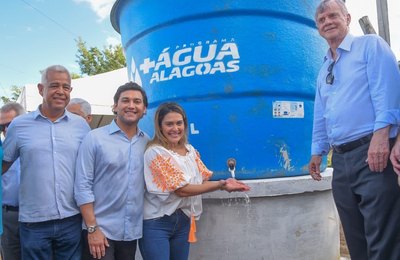 Rodrigo Valença participa de entrega de poços artesianos em São José da Laje 
