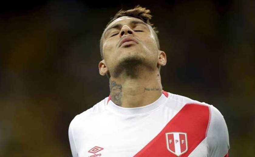 Barcelona mira Paolo Guerrero, diz jornal catalão