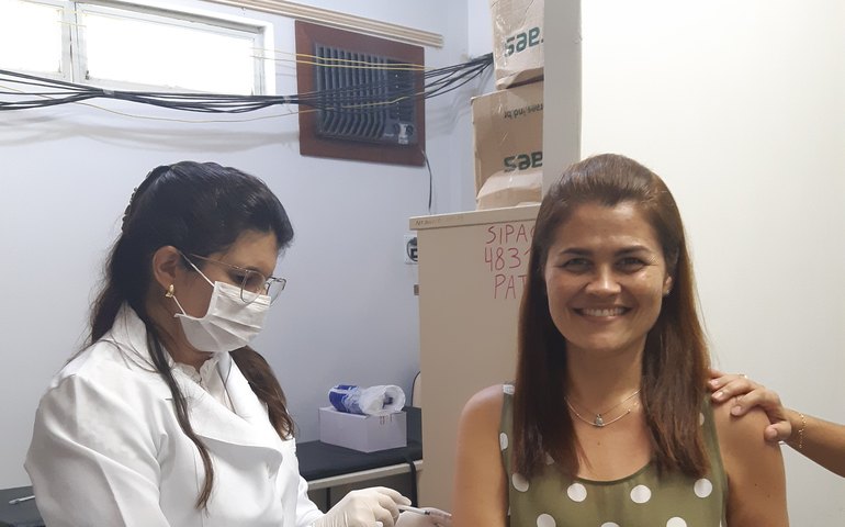 Colaboradores do Ifal Palmeira participam de campanha de vacinação