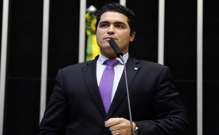 MP acusa Newton Cardoso e Jr. por uso de assessores da Câmara em função doméstica