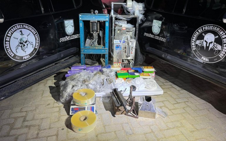 PM desmonta laboratório de refino de drogas e apreende 66 kg de entorpecentes avaliados em mais de meio milhão 