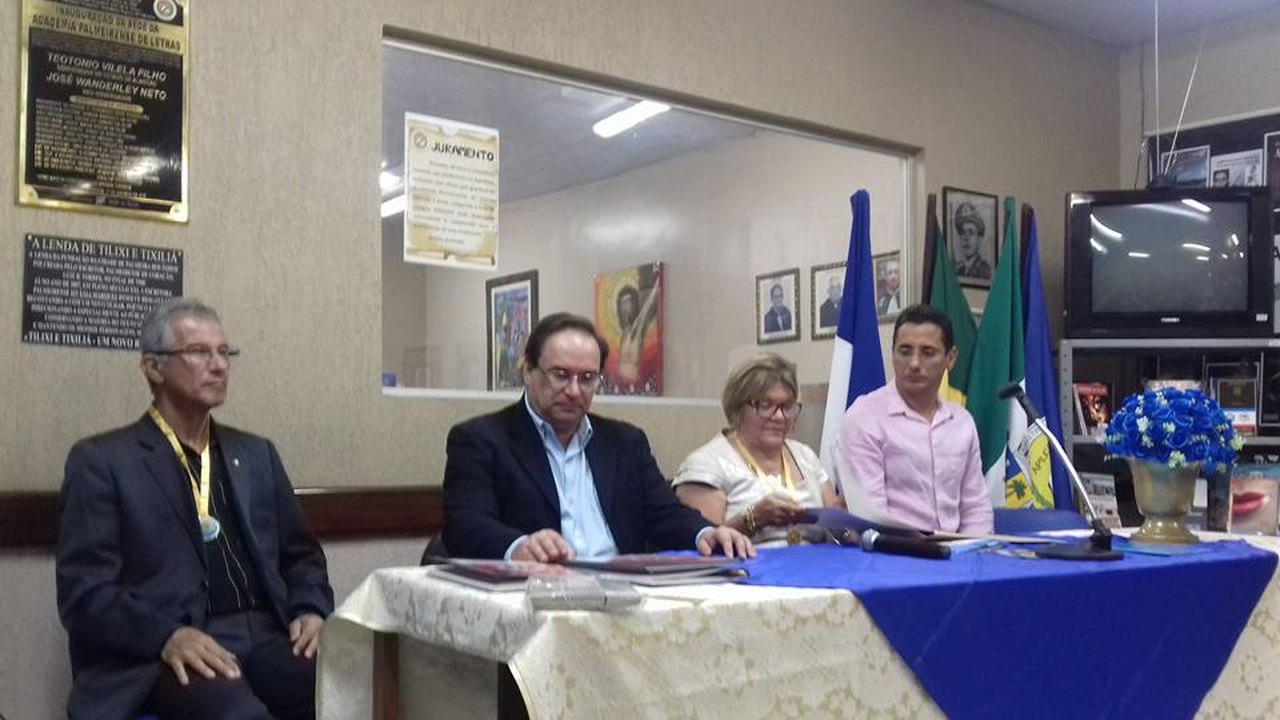 Luciano Barbosa renova cessão de imóvel para Academia de Letras em Palmeira