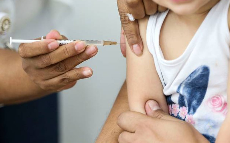 Ministério se prepara para vacinar crianças; Pfizer faz pedido