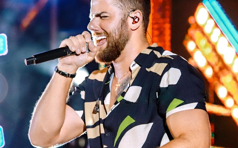 Zé Neto: esposa conta que fez primeiros socorros no sertanejo após acidente em estrada