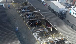 carro destroi garagem em condomínio