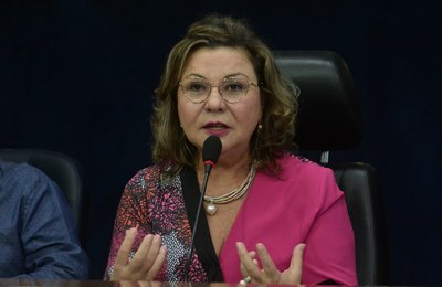 Tereza Nelma quer ampliação do auxílio emergencial por mais 12 meses