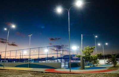 Prefeitura entrega revitalização da quadra poliesportiva no Búzios do Francês