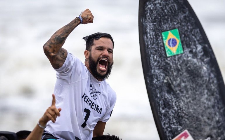 Chumbinho supera Slater; Ítalo Ferreira e outros 3 brasileiros avançam em Peniche
