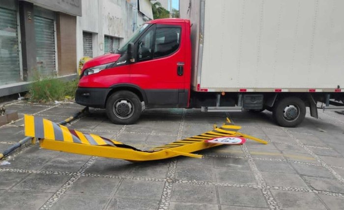 Acidente aconteceu na Av. Governador Afrânio Lages Acidente aconteceu na Av. Governador Afrânio Lages