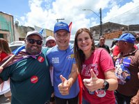 Durante o percurso pelas principais vias da cidade, a comitiva recebeu manifestações de apoio de moradores e comerciantes locais | Divulgação