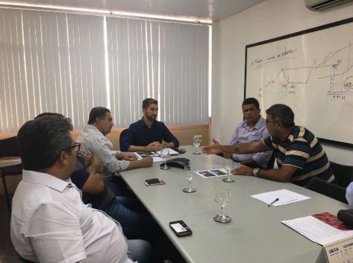Secretário se reúne com representantes dos bugueiros de Maragogi