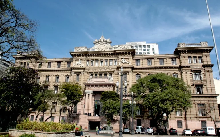 Tribunal derruba condenação de ex-assessor de Moraes por disparo de arma de fogo em casa