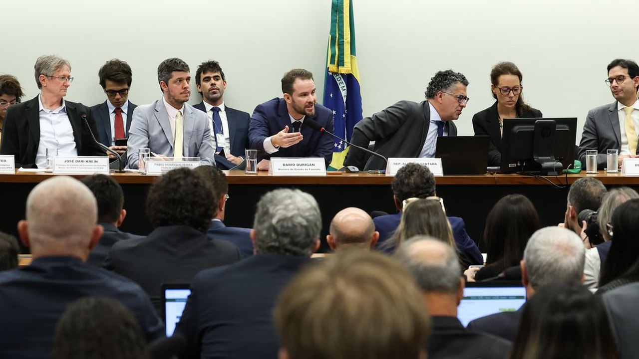 Durigan diz ser contra qualquer compensação ao fim da escala 6x1