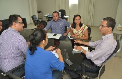 Seris e Uncisal discutem parcerias para trabalho conjunto no sistema prisional