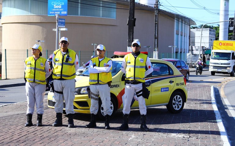 Ronda no Bairro reforça policiamento de proximidade no Benedito Bentes com guarnição extra e turno estendido