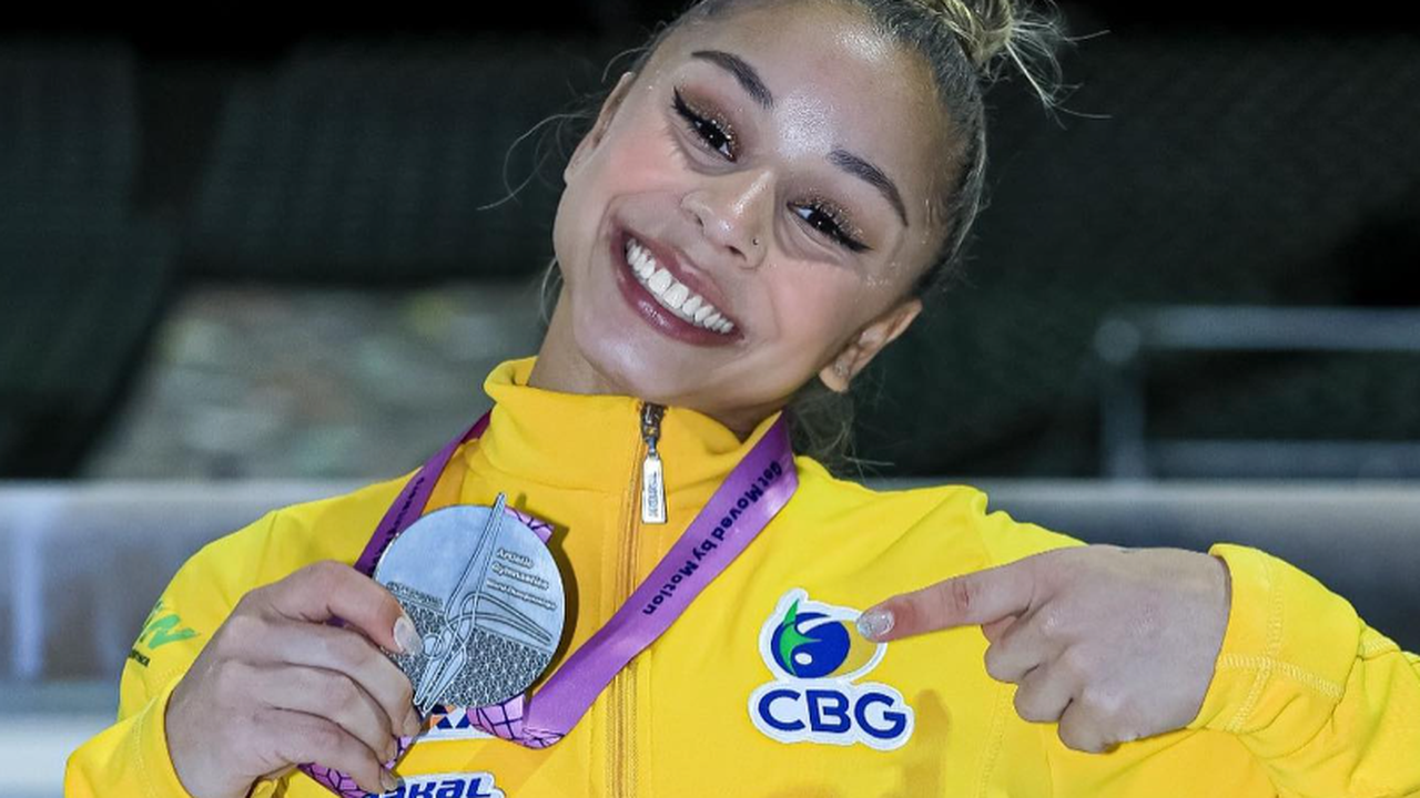 Rebeca fica com prata e Flávia Saraiva é bronze nas assimétricas; ouro é dos EUA