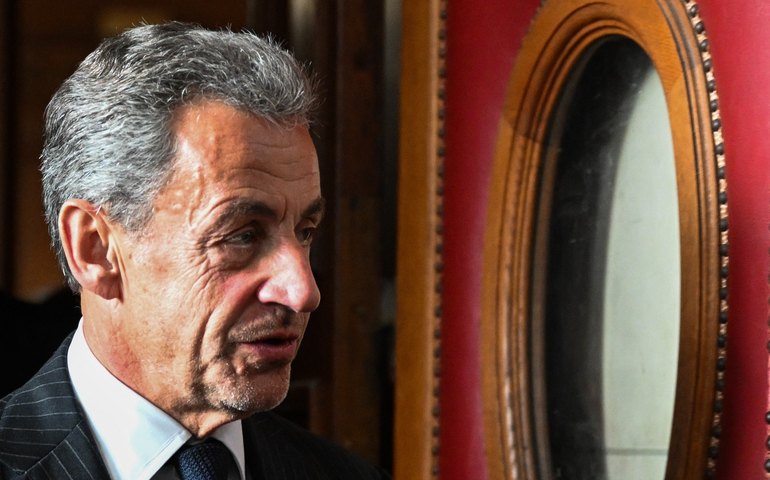 Ex-presidente francês Nicolas Sarkozy é condenado à prisão em caso de financiamento ilegal de campanha