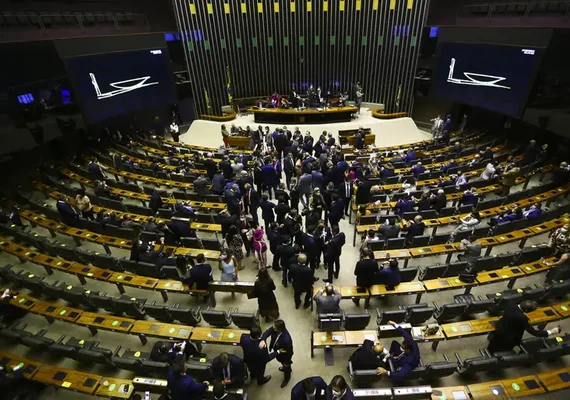 Reforma Tributária: Câmara aprova texto-base da regulamentação com ampliação de cashback e sem carnes na cesta básica