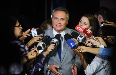 Liderados por Renan, senadores do PMDB pedem que Temer não sancione terceirização