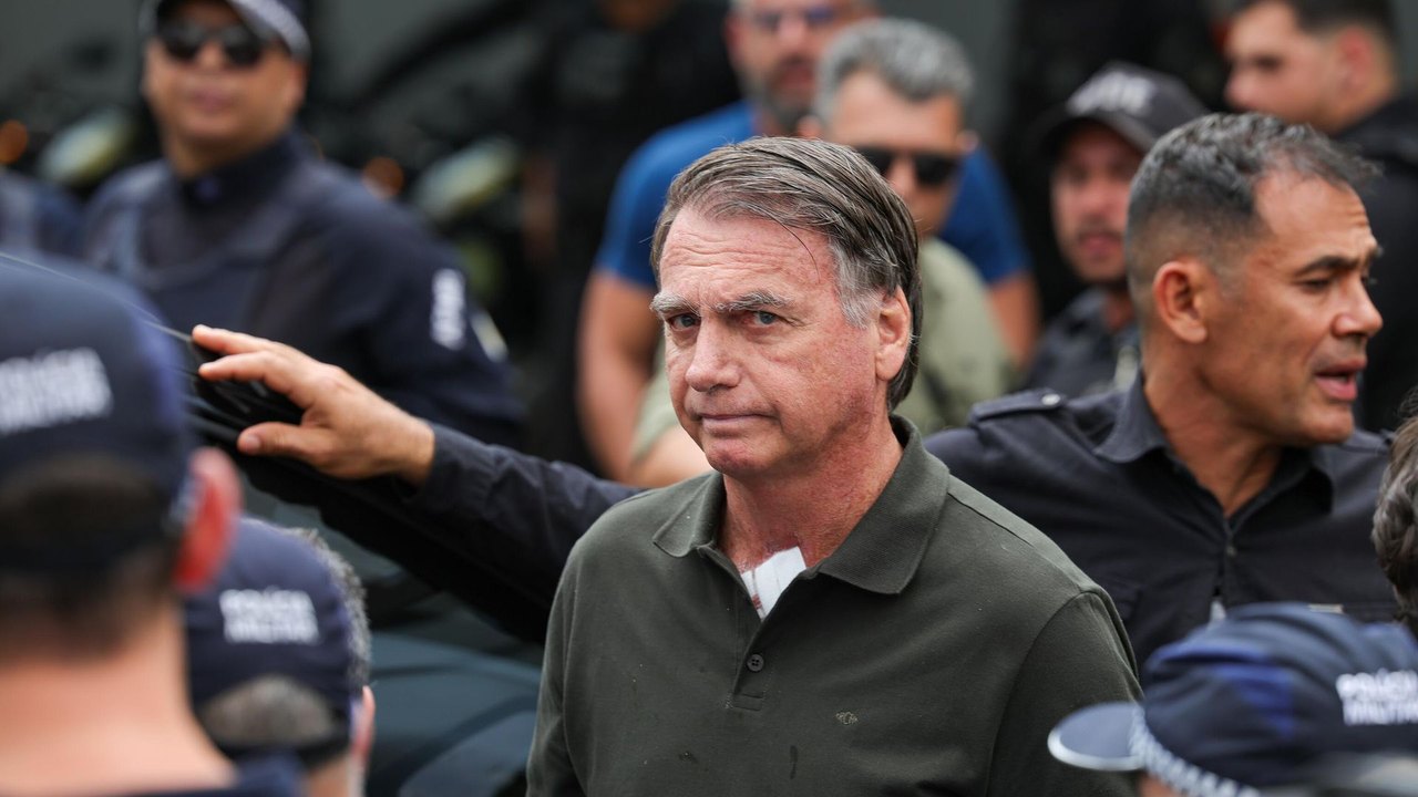 Bolsonaro recebe autorização de Moraes para ir ao dentista