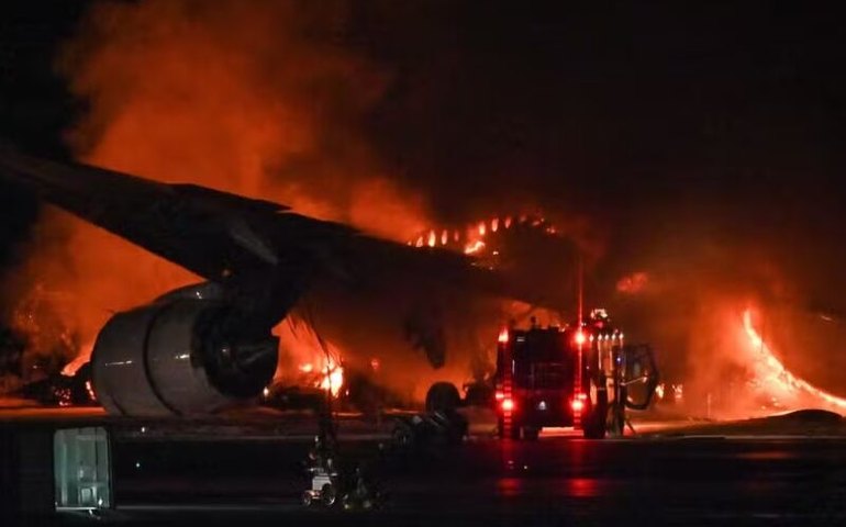 'Fuga perfeita' em menos de 2 minutos: como tripulação salvou passageiros de 'bola de fogo' em acidente no Japão