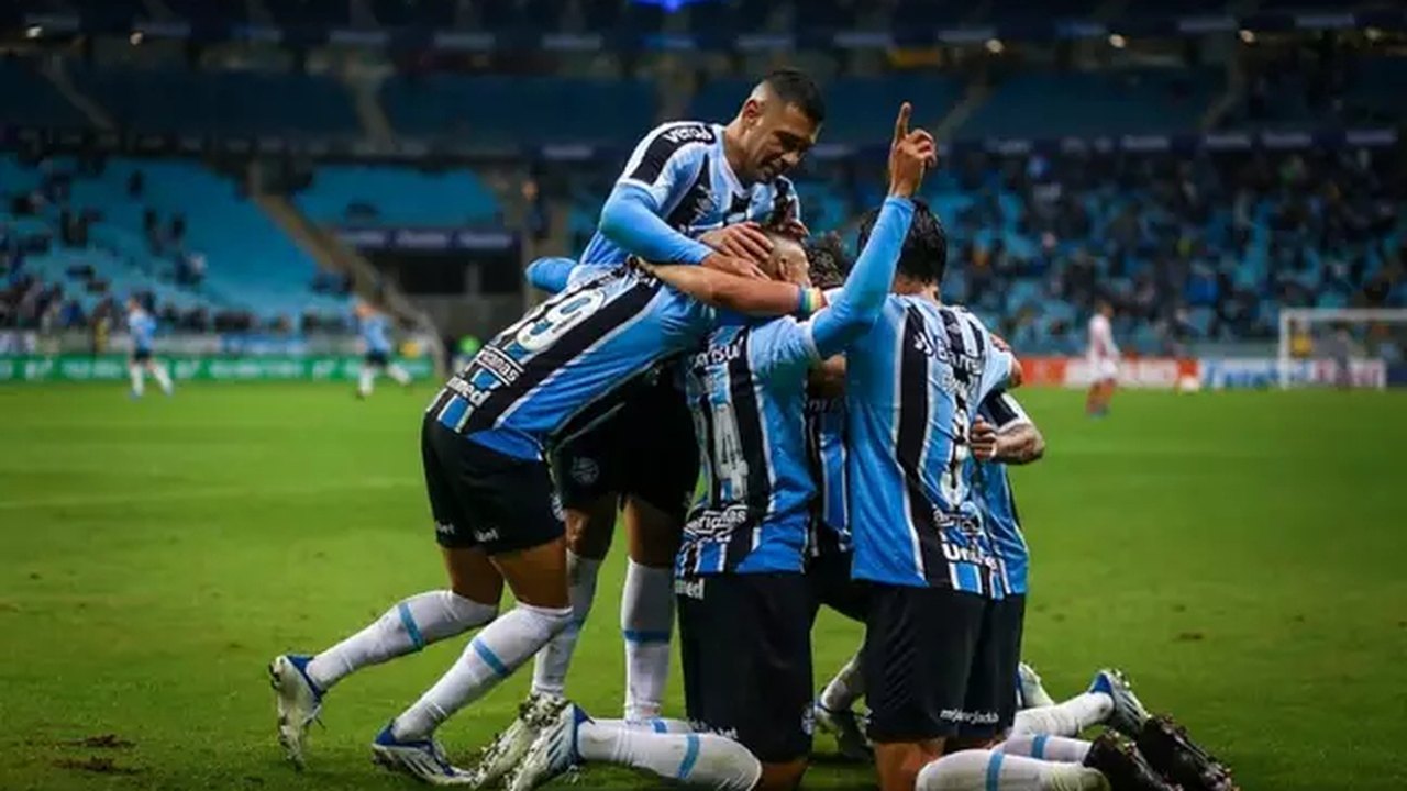 Grêmio faz 3 a 0 no Tombense, completa 12 jogos sem perder e se firma no G-4