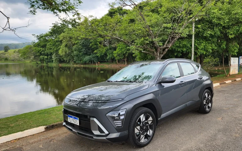 Hyundai KONA Híbrido está mais seguro, amplo e conectado na linha 2026