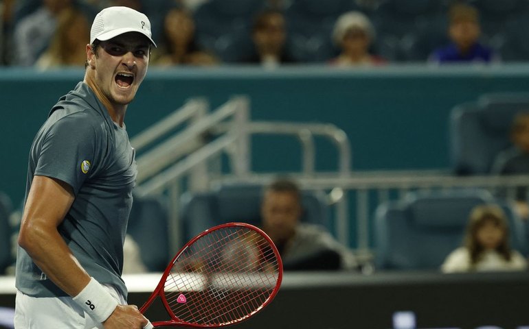 João Fonseca avança às oitavas do Masters 1000 de Monte Carlo