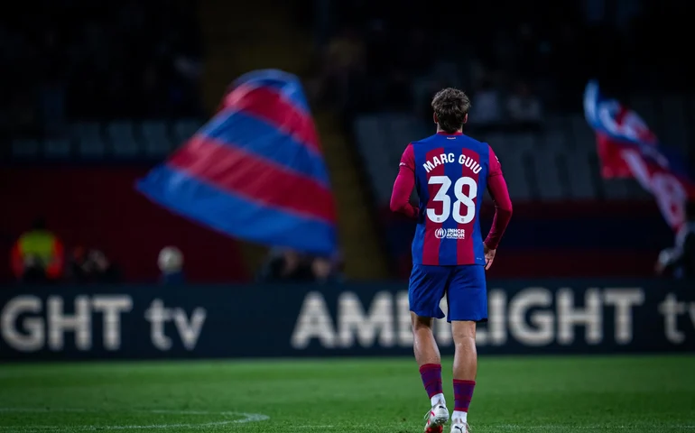 Barcelona ganha com gol de estrela da base e mantém caça ao Real Madrid no Espanhol