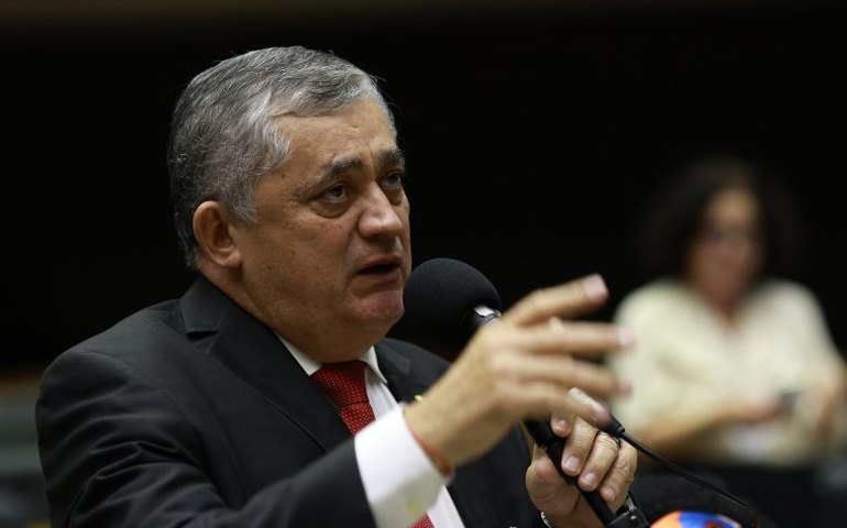 Líder do governo pede votação de projeto sobre o Programa de Aquisição de Alimentos; acompanhe