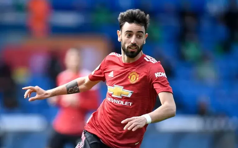 Bruno Fernandes marca e Manchester United volta a vencer no Campeonato Inglês