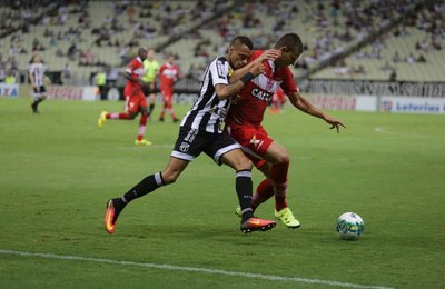 Mesmo com um a menos, CRB segura empate contra o Ceará