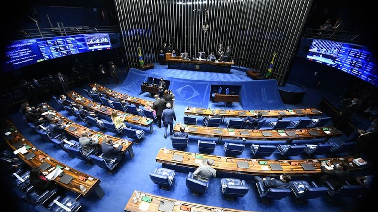 Comissão do Senado adia por uma semana votação de PEC das Embaixadas