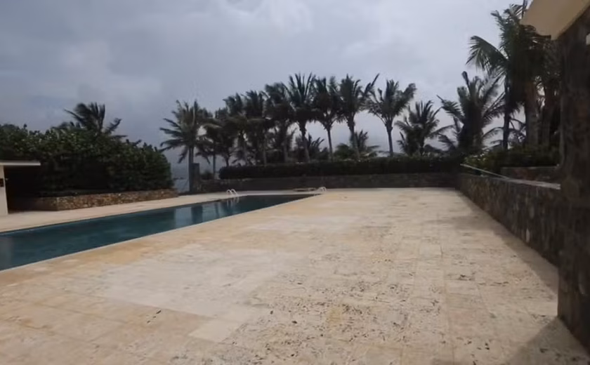 Democratas divulgam imagens inéditas do interior da ilha privada de Jeffrey Epstein