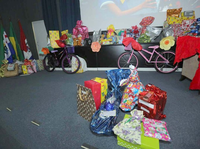 Natal Solidário da Esmal presenteia mais de 150 crianças no Jacintinho