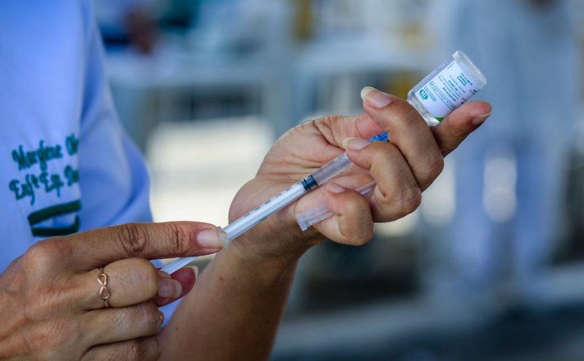 Brasil tem 24,93% da população vacinada com a primeira dose contra a covid