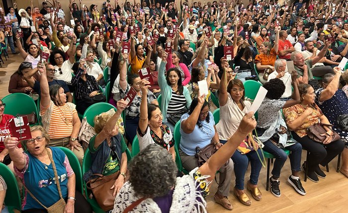 Profissionais decidem em assembleia voltar às atividades Profissionais decidem em assembleia voltar às atividades