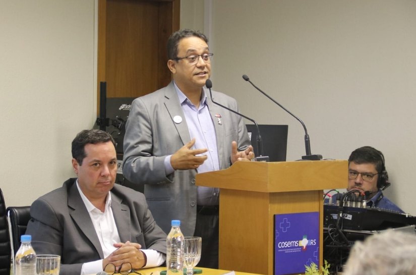 Rodrigo Buarque participa da celebração dos 40 anos do Cosems RS em Porto Alegre