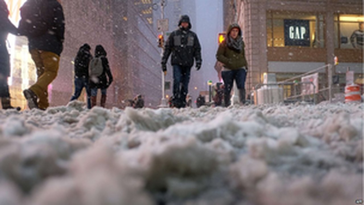 Tempestade não atinge Nova York e circulação de carros e metrô é liberada