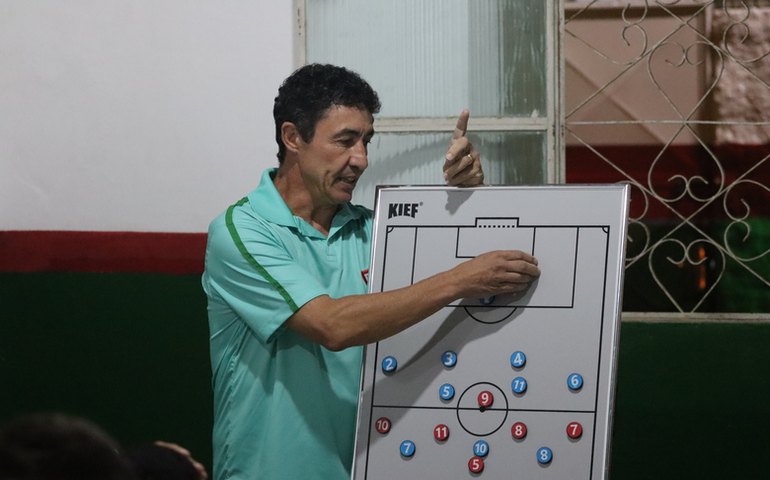 CSE, de Betinho, entra com números favoráveis para o clássico com o ASA