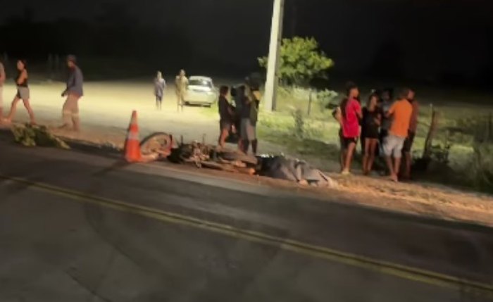 Mulher morre após ter cabeça esmagada por caçamba