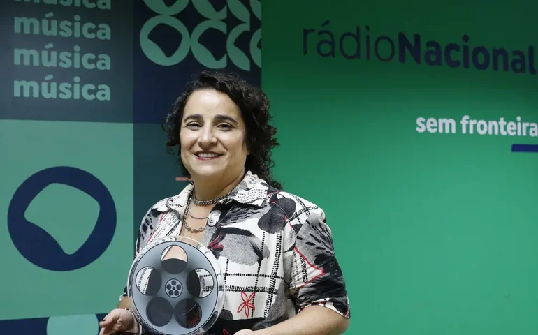 Luciana Zogaib, da Rádio Nacional, ganha prêmio em festival de cinema