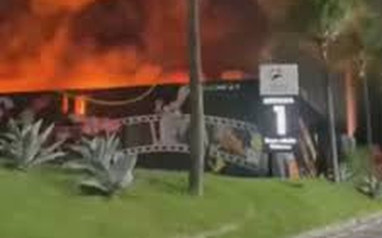 Incêndio na Casa Warner: a perda da boneca Annabelle e o impacto na cultura pop