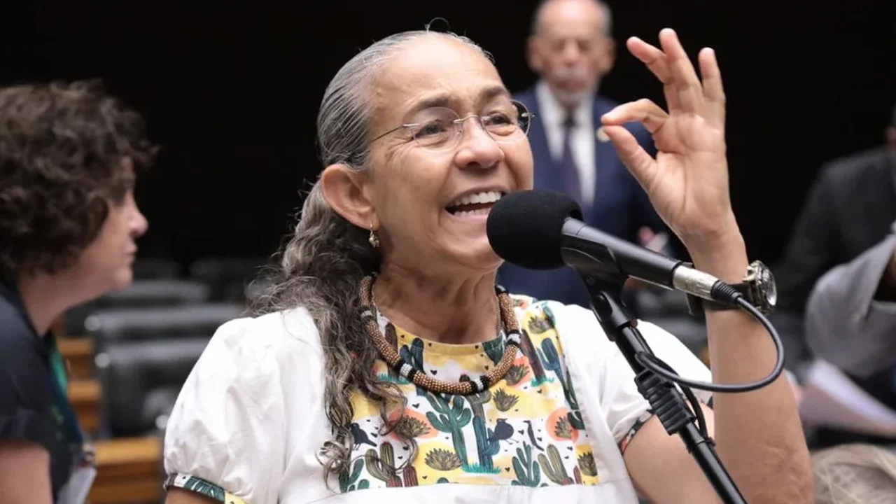 HH eleva o tom em sessão do Congresso Nacional ao pedir abertura da CPMI