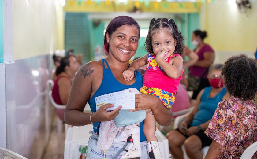 Famílias desabrigadas e desalojadas começam a receber auxílio-moradia