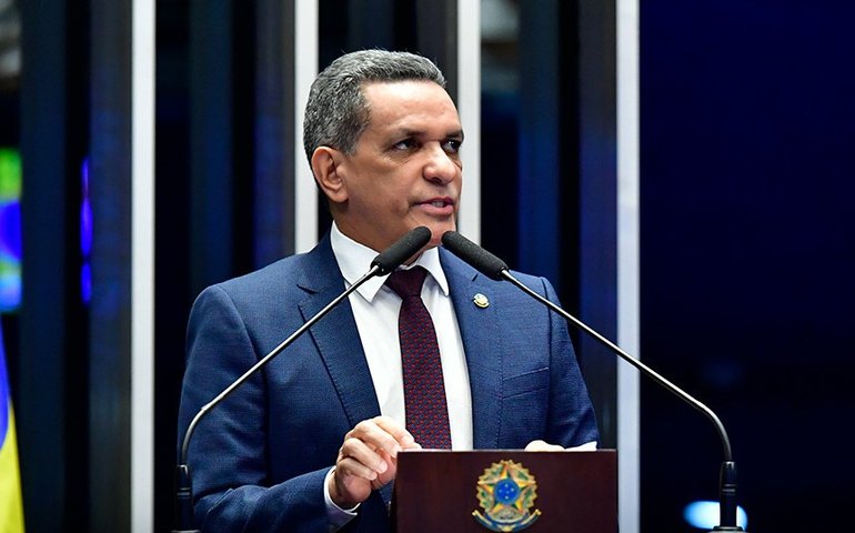 Mecias busca apoio para sustar decretos que afetam terras em Roraima