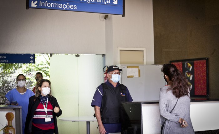 Vigilantes que atuam em unidades de saúde na rede estadual foram demitidos