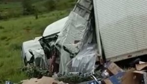 Colisão entre duas carretas deixa vítima ferida em Estância; VÍDEO / Foto: Foto: Tv Atalaia/ Reprodução