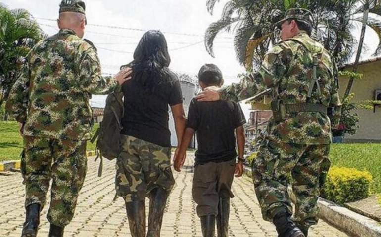 Grupos armados na Colômbia recrutam uma criança a cada dois dias, aponta levantamento