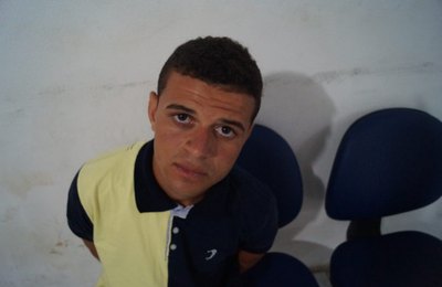 Polícia prende homem com arma de fogo em coletivo